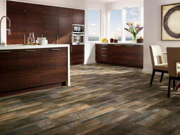 Wood-effect flooring in a kitchen